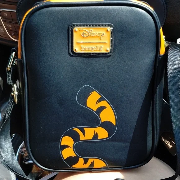 Loungefly Disney Tigger Vampire Crossbody NWT - Picture 3 of 12